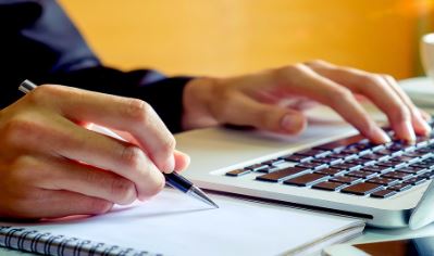 با موضوع شغل نویسندگی یک انشا بنویس