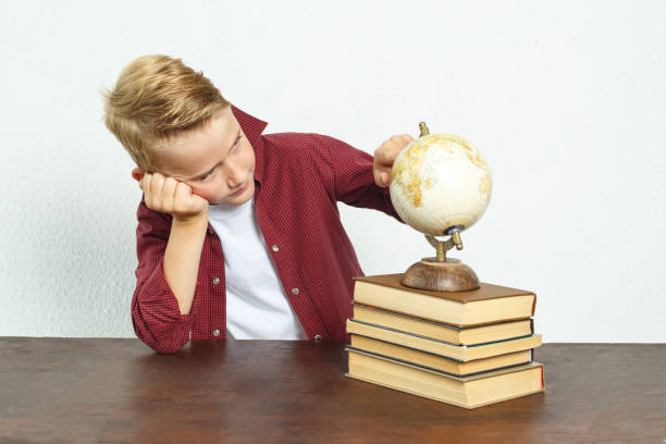 موضوع انشا عالمان به دلیل فراوانی جاهلان ارجمند هستند